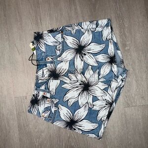 Farm Rio x Levi’s 
Floral Jean Shorts